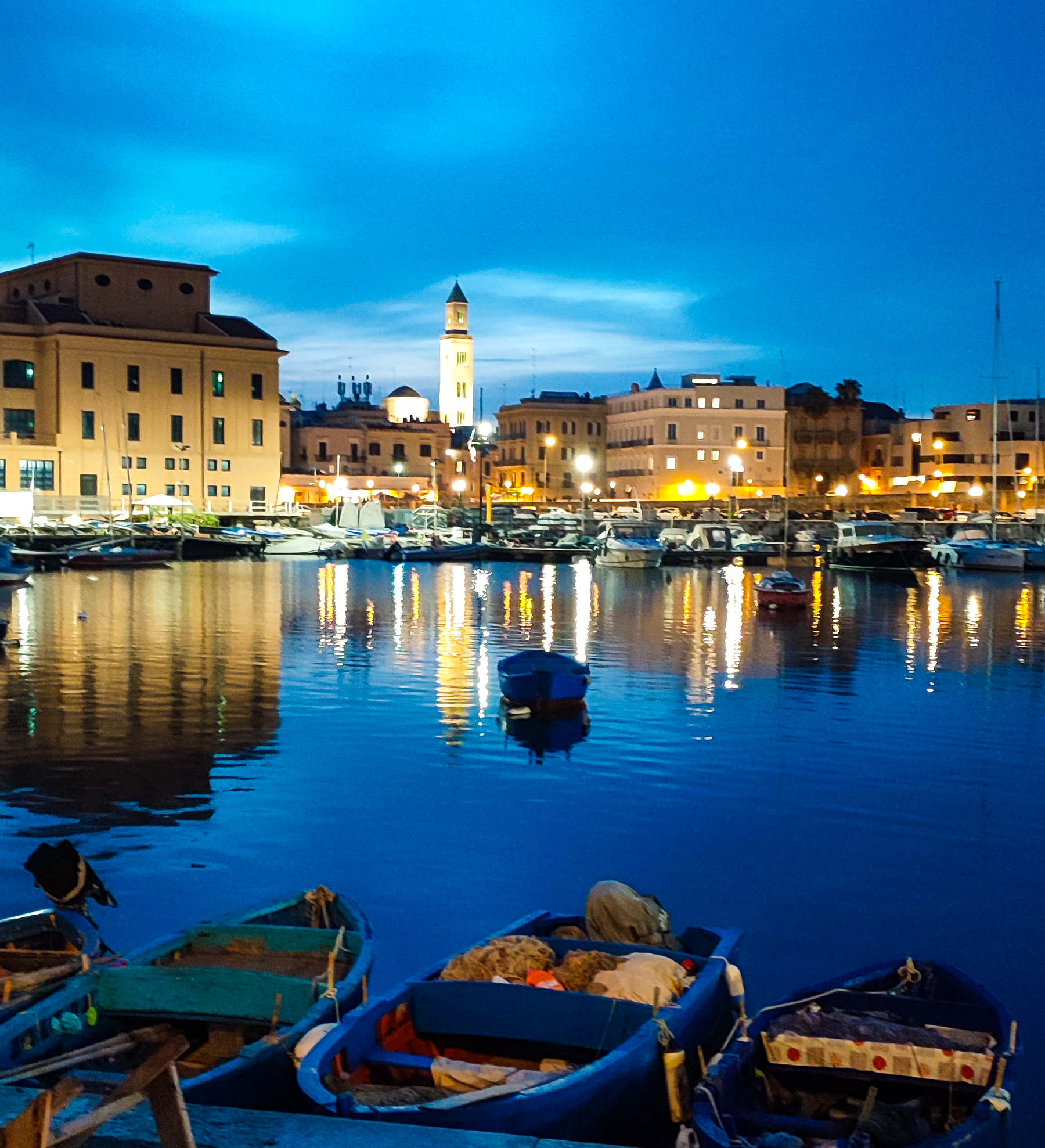 Cosa Vedere a Bari: Tour a Piedi tra i Luoghi Iconici