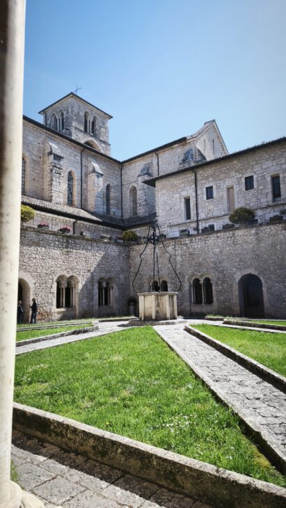 chiostro abbazia Casamari
